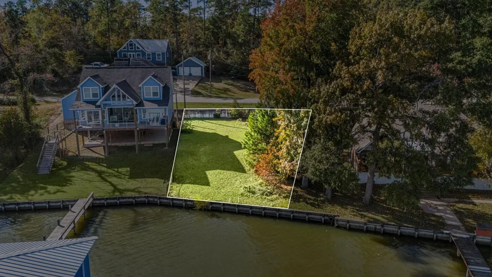 592 Lakefront Drive Onalaska, TX 77360