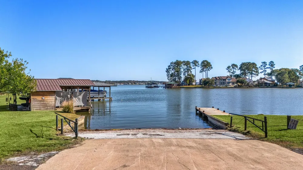 592 Lakefront Drive Onalaska, TX 77360