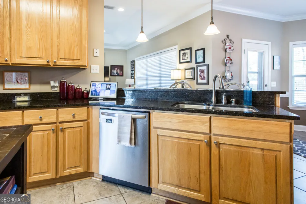 851 Carriage LN Waycross, GA 31503