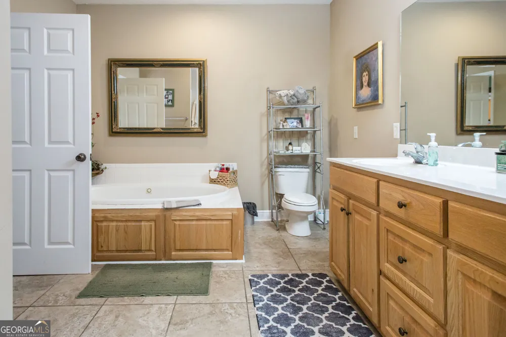 851 Carriage LN Waycross, GA 31503