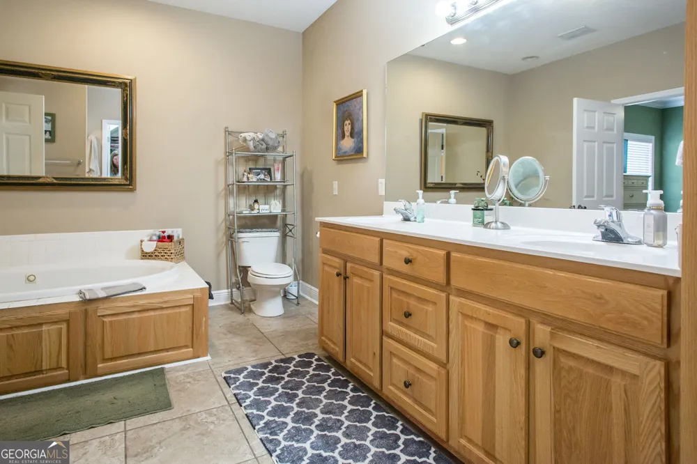 851 Carriage LN Waycross, GA 31503