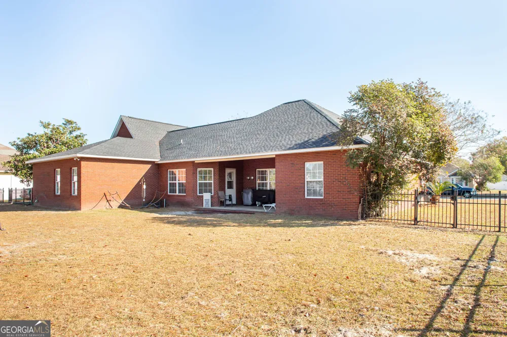 851 Carriage LN Waycross, GA 31503