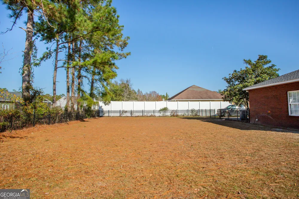 851 Carriage LN Waycross, GA 31503