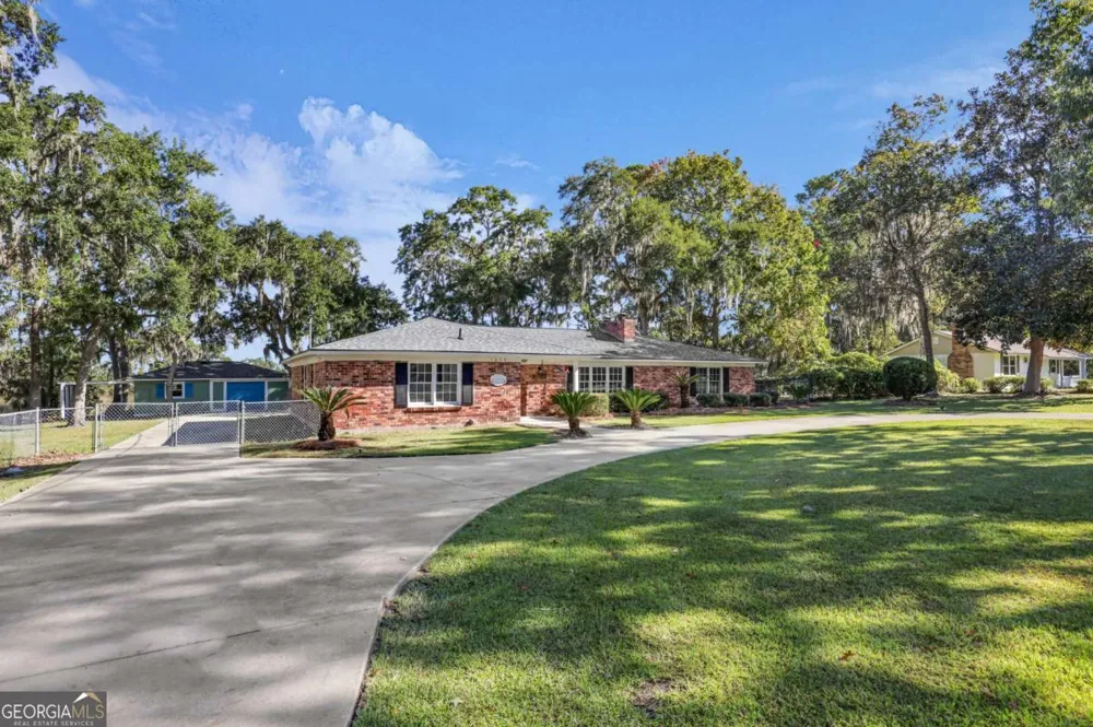1613 Lake DR Midway, GA 31320