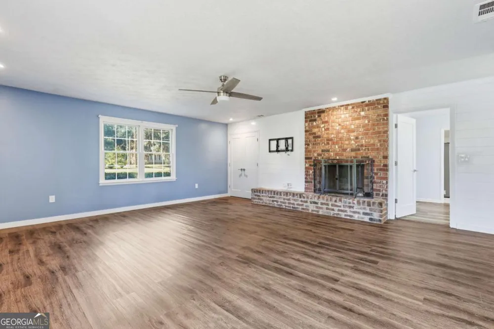 1613 Lake DR Midway, GA 31320