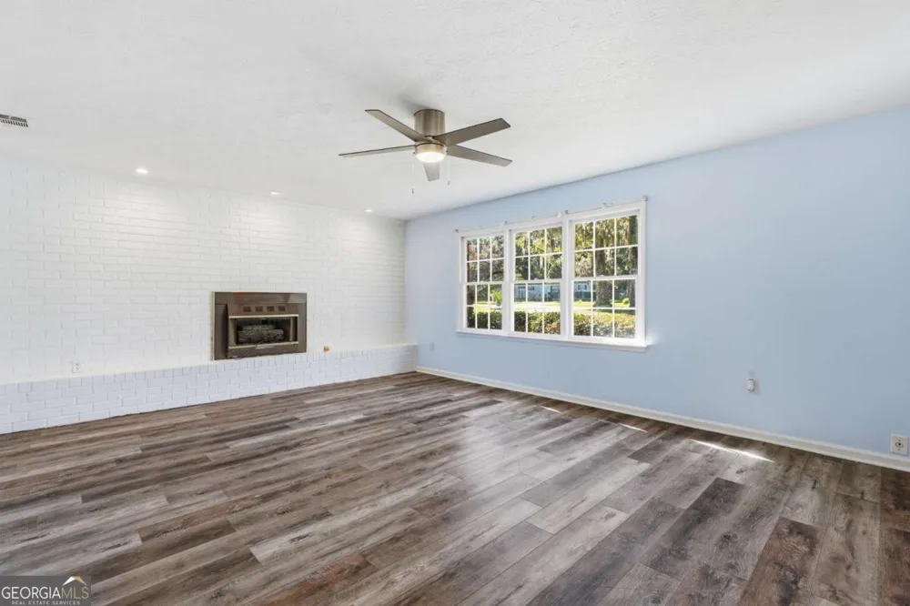 1613 Lake DR Midway, GA 31320