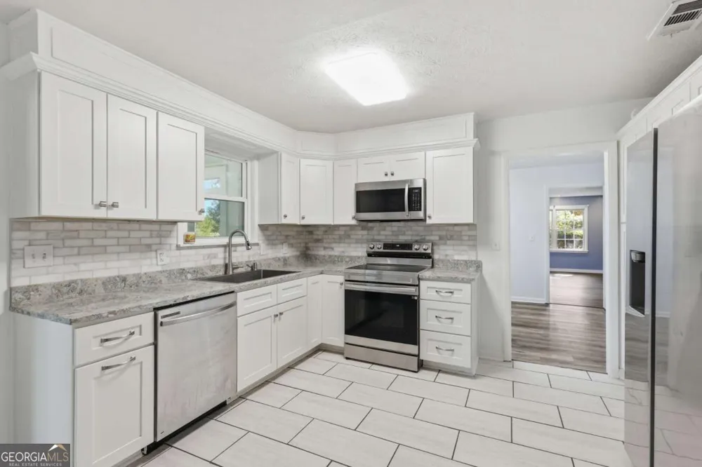 1613 Lake DR Midway, GA 31320
