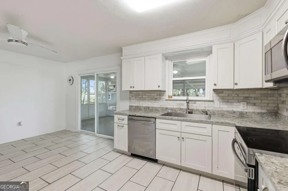 1613 Lake DR Midway, GA 31320