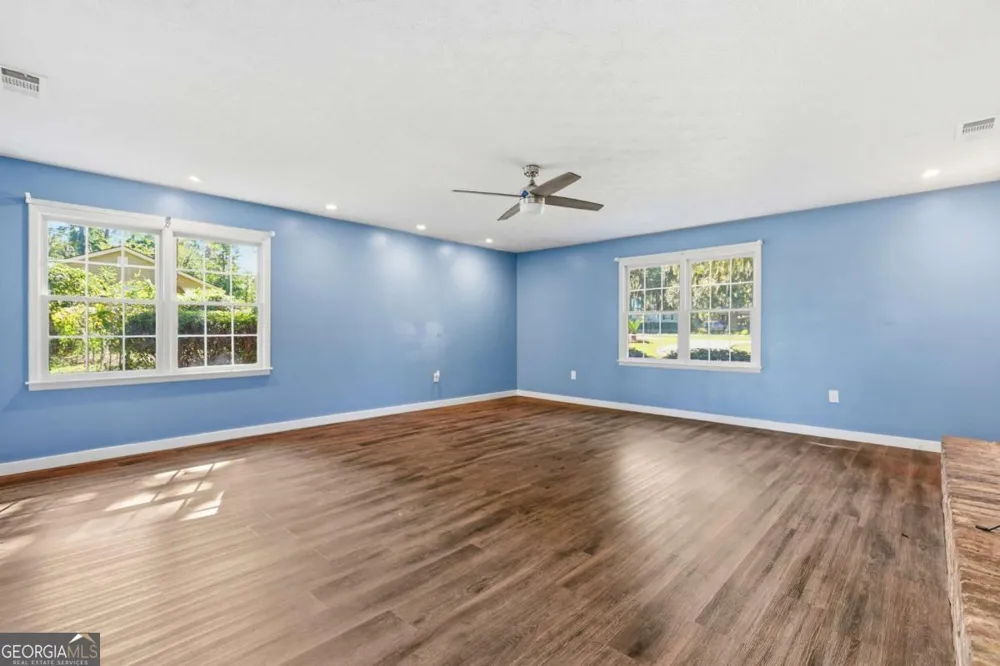 1613 Lake DR Midway, GA 31320