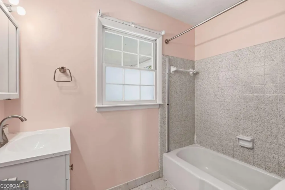 1613 Lake DR Midway, GA 31320