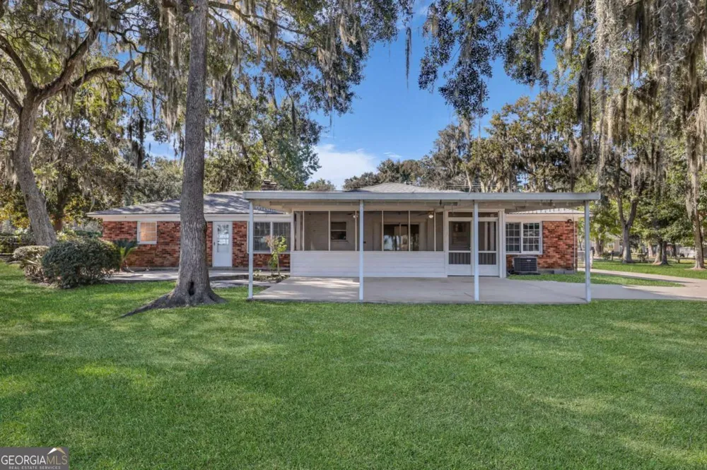 1613 Lake DR Midway, GA 31320