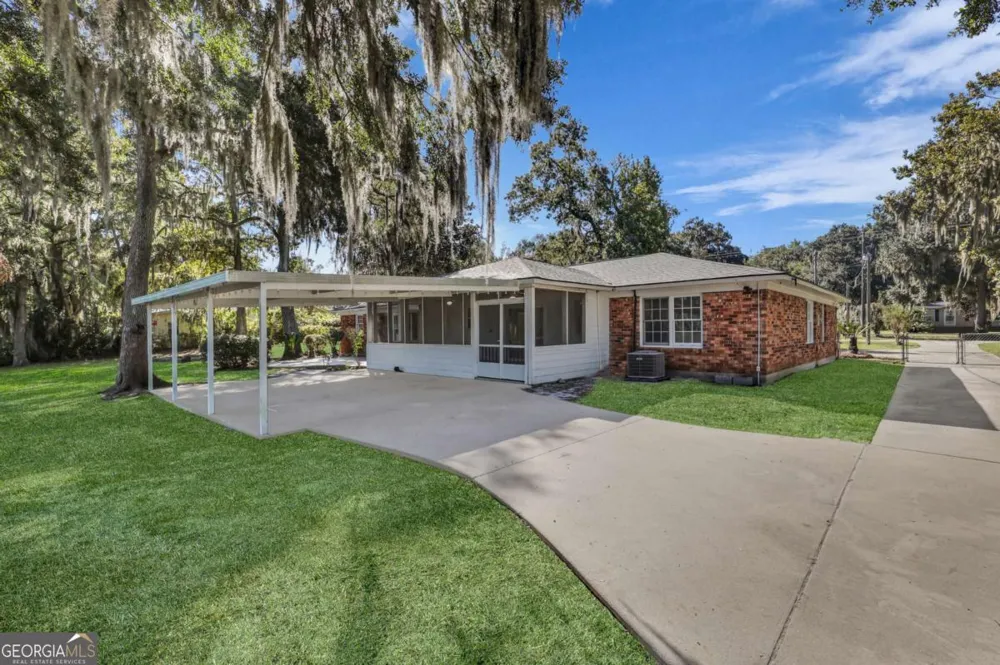 1613 Lake DR Midway, GA 31320