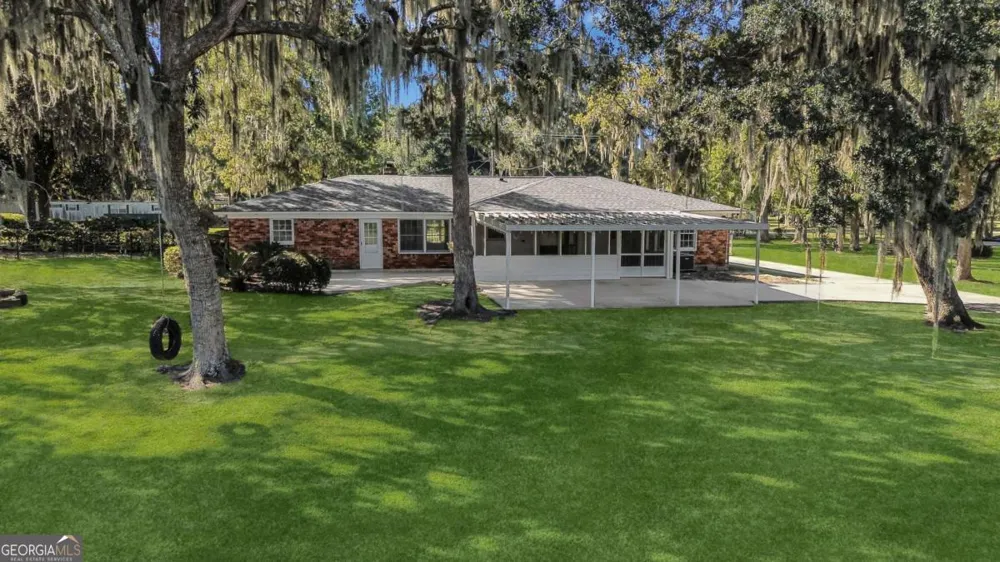 1613 Lake DR Midway, GA 31320