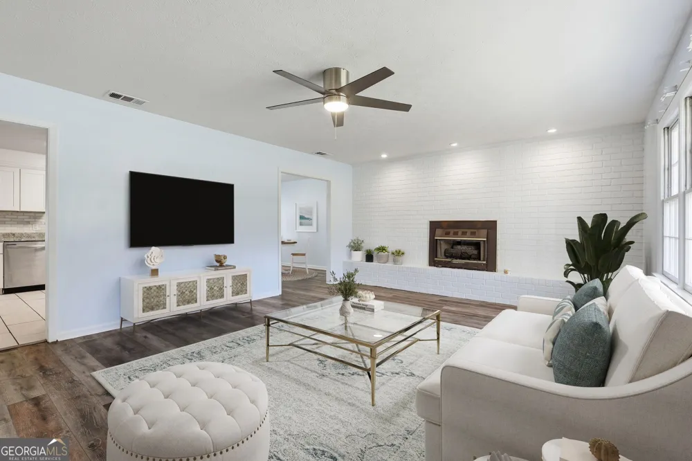 1613 Lake DR Midway, GA 31320