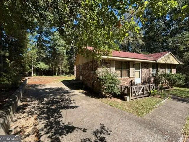 1061 Porter DR Elberton, GA 30635