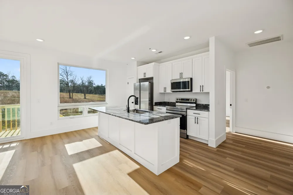 71 Ballard RD Trenton, GA 30752