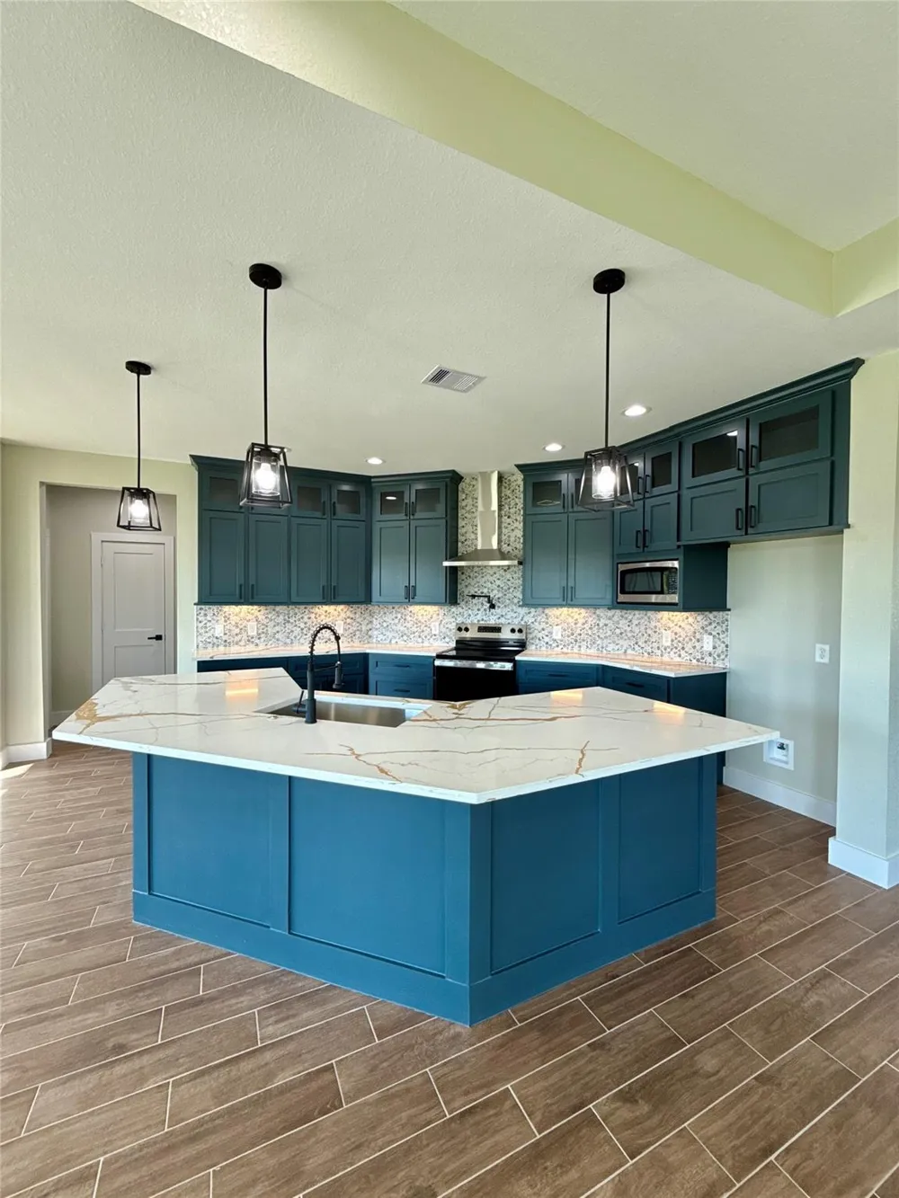 237 Crestview Drive West Columbia, TX 77486