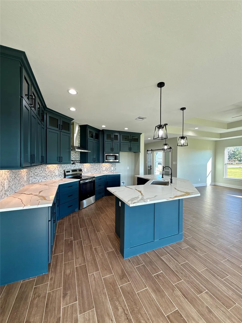 237 Crestview Drive West Columbia, TX 77486