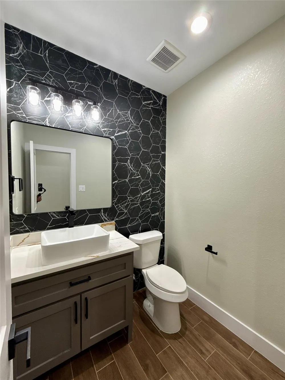 237 Crestview Drive West Columbia, TX 77486