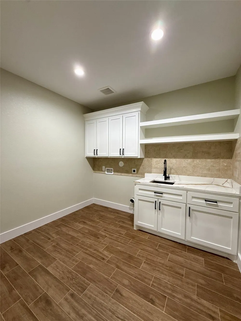 237 Crestview Drive West Columbia, TX 77486