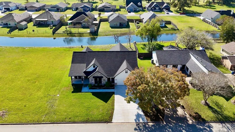 237 Crestview Drive West Columbia, TX 77486