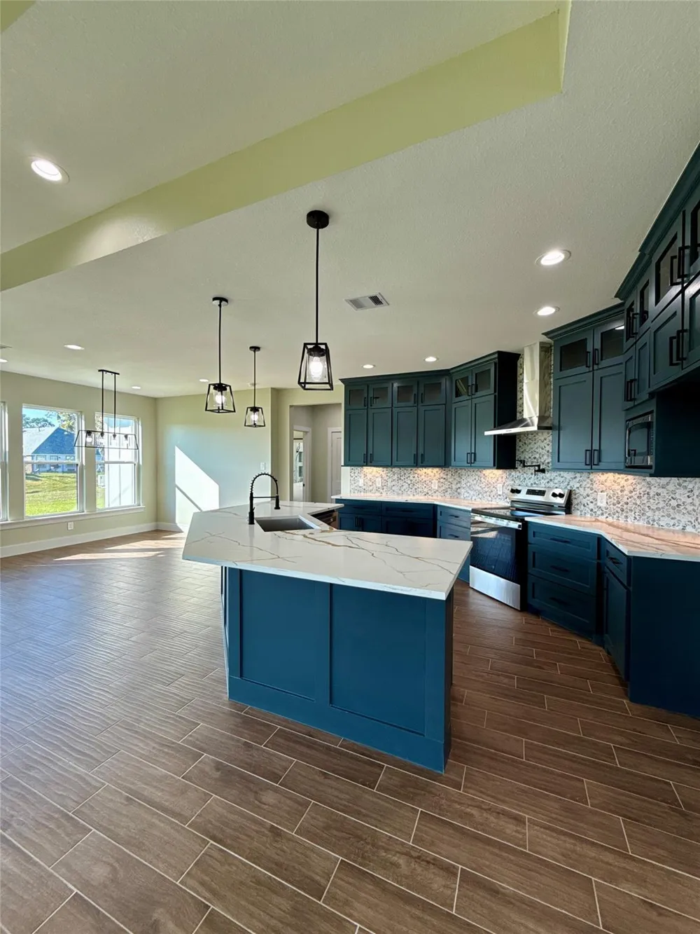 237 Crestview Drive West Columbia, TX 77486