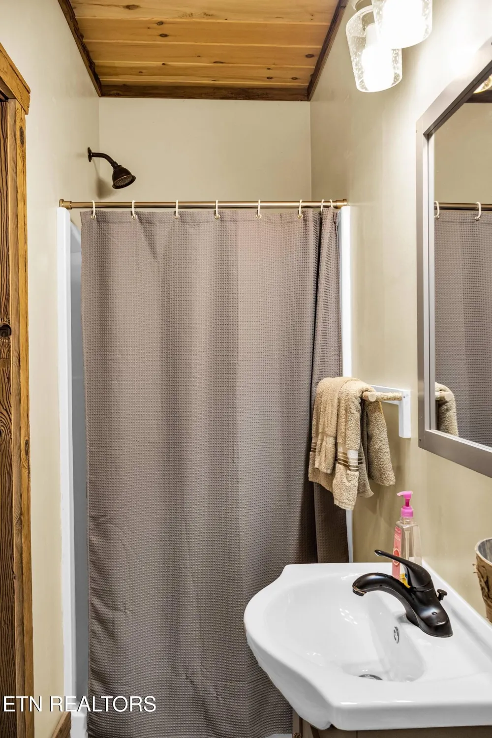 173 Rafter Rd Tellico Plains, TN 37385