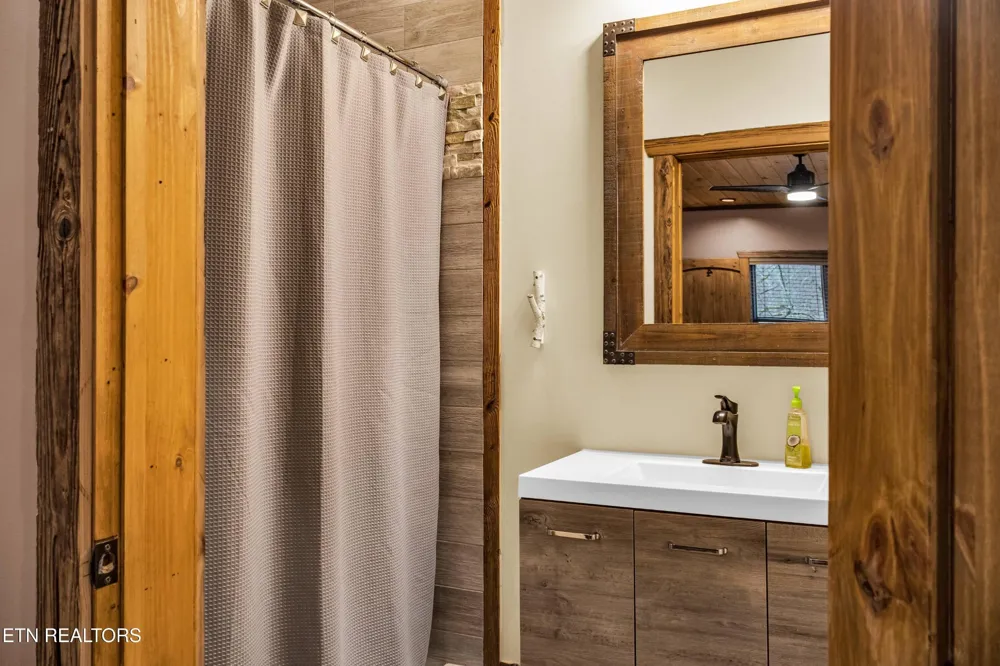 173 Rafter Rd Tellico Plains, TN 37385