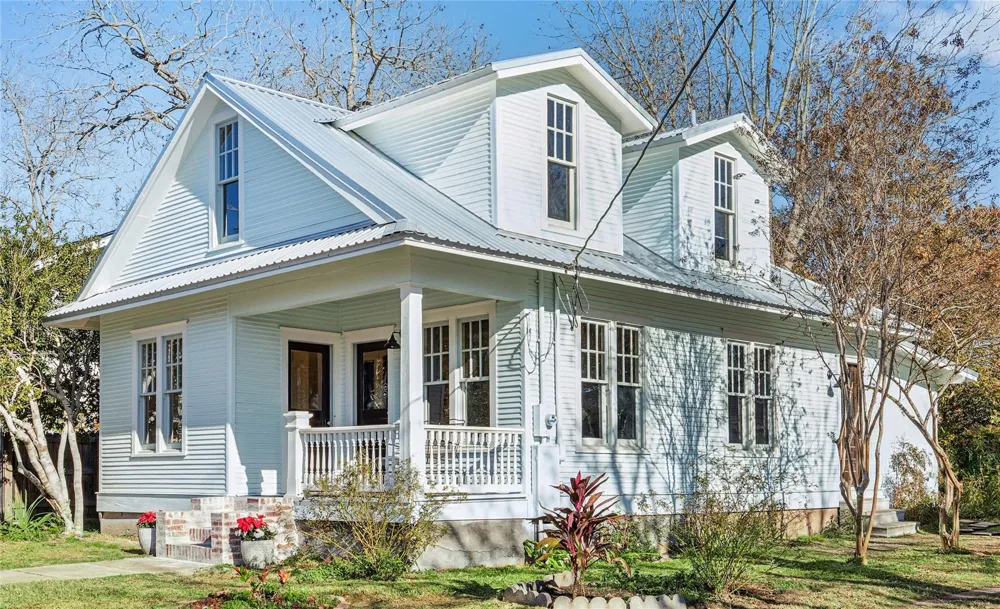 208 Rusk Street Fayetteville, TX 78940