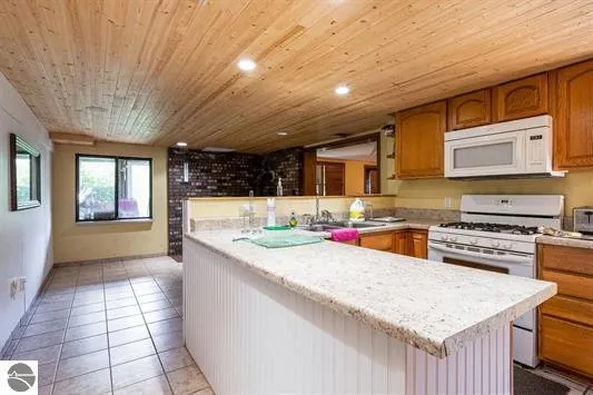 3175 Strand Road Muskegon, MI 49445
