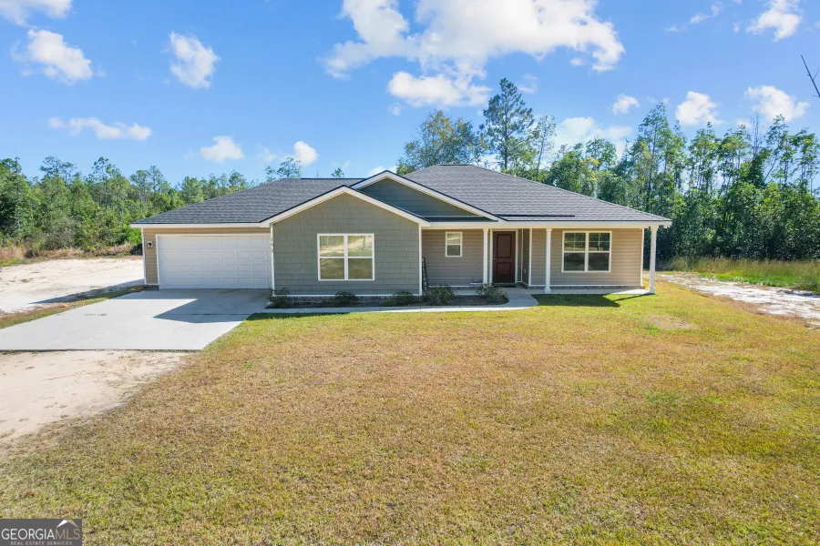 192 Hummingbird LN Jesup, GA 31545