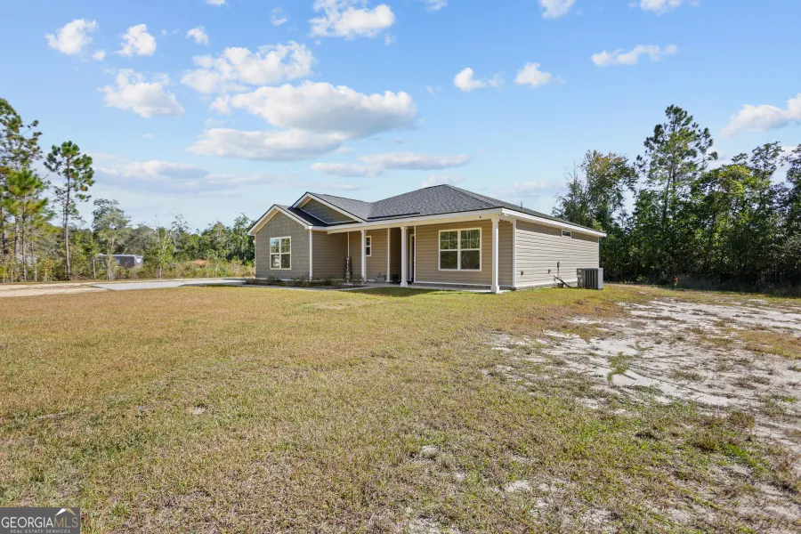 192 Hummingbird LN Jesup, GA 31545