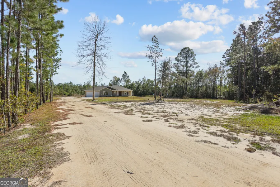 192 Hummingbird LN Jesup, GA 31545