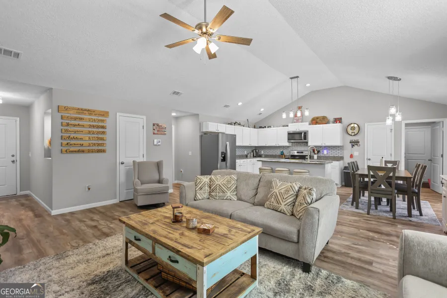 192 Hummingbird LN Jesup, GA 31545