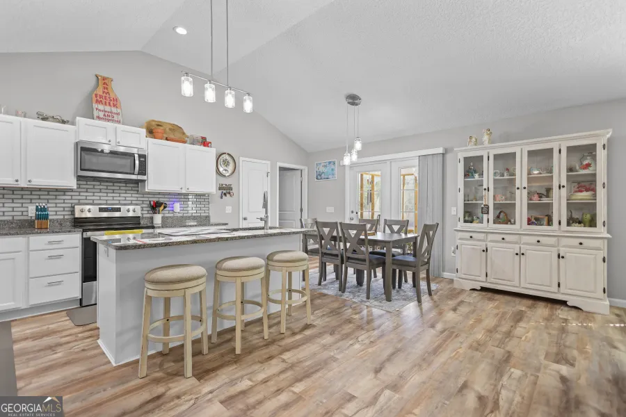 192 Hummingbird LN Jesup, GA 31545