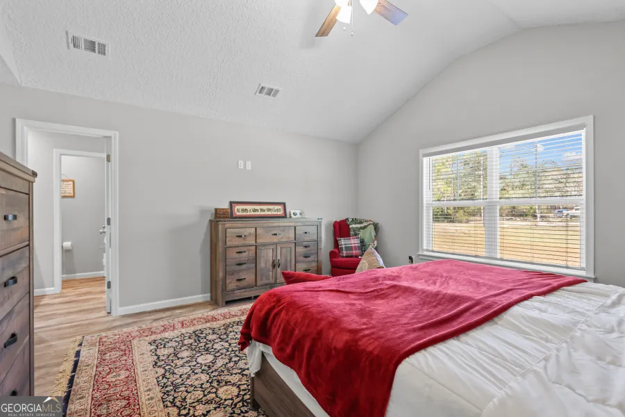 192 Hummingbird LN Jesup, GA 31545