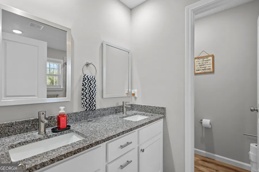 192 Hummingbird LN Jesup, GA 31545