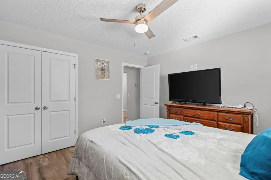 192 Hummingbird LN Jesup, GA 31545