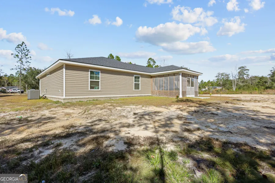 192 Hummingbird LN Jesup, GA 31545