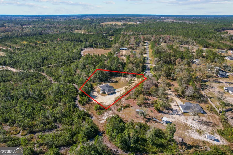 192 Hummingbird LN Jesup, GA 31545