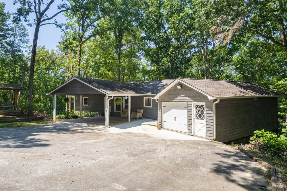 396 Cardinal LN Toccoa, GA 30577