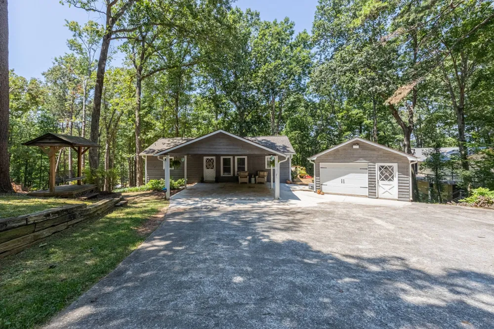 396 Cardinal LN Toccoa, GA 30577
