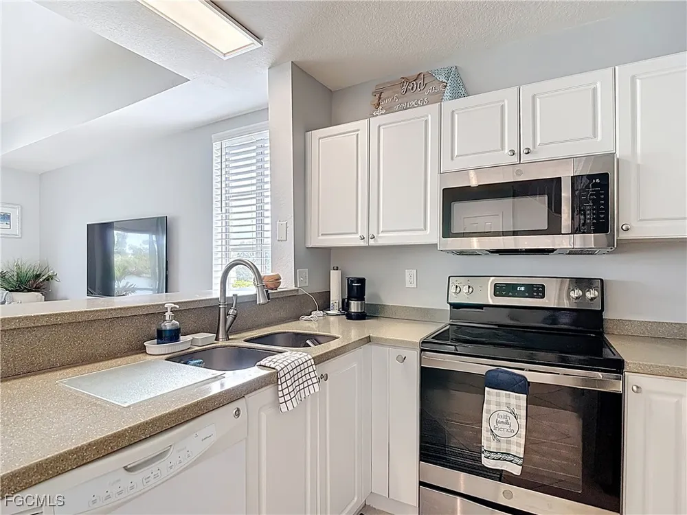 Broadhurst Loop #306 Fort Myers, FL 33919