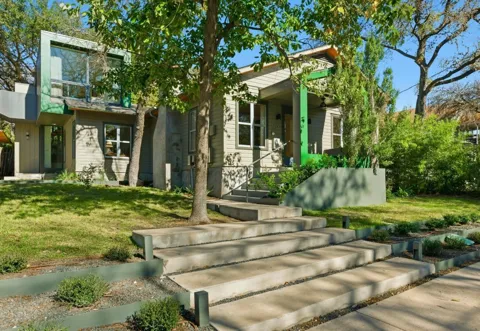 1712 W 10th Street W