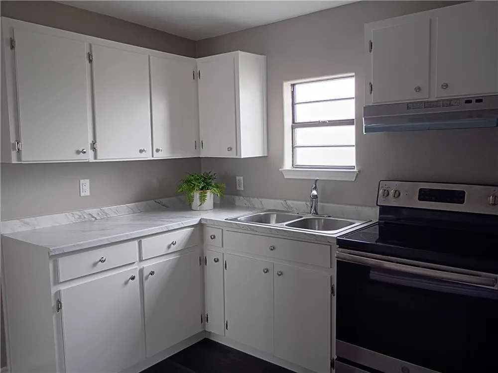113 W 2nd Street Bishop, TX 78343