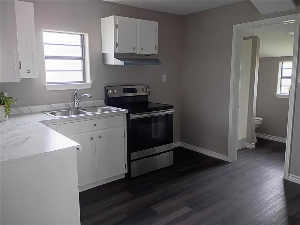 113 W 2nd Street Bishop, TX 78343