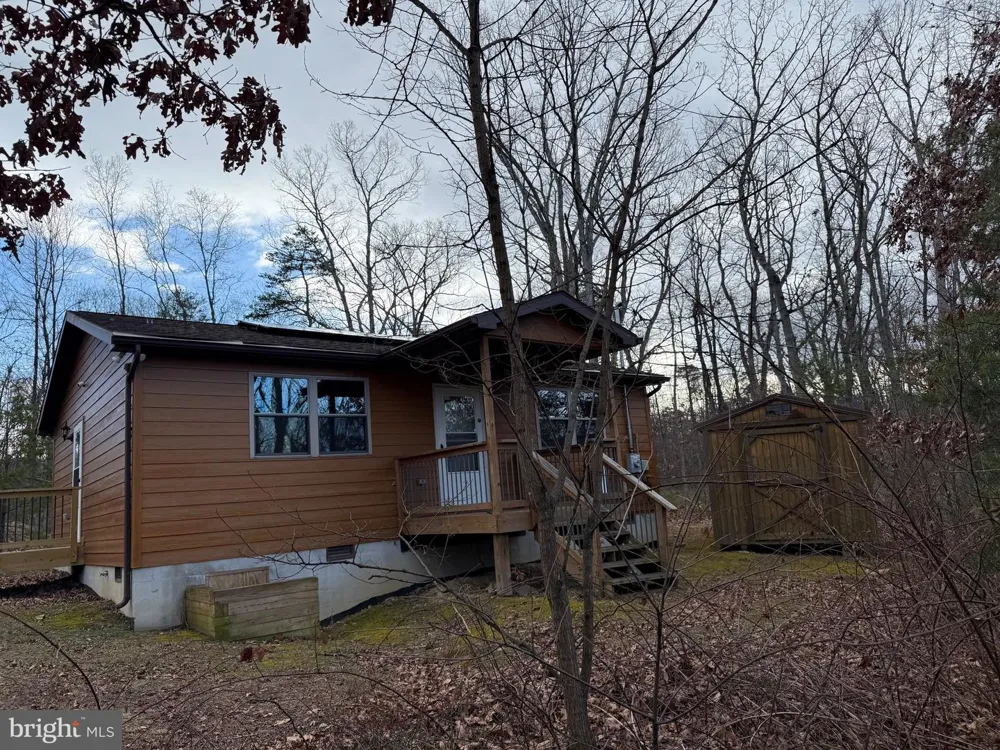 722 OAK HILL ROAD Berkeley Springs, WV 25411