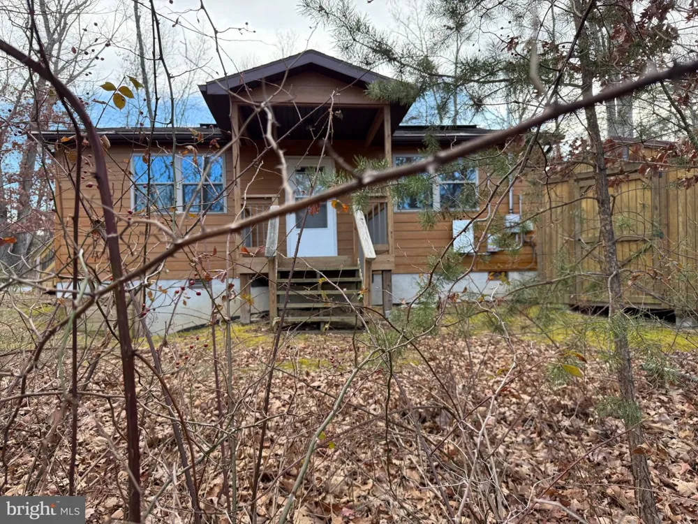 722 OAK HILL ROAD Berkeley Springs, WV 25411