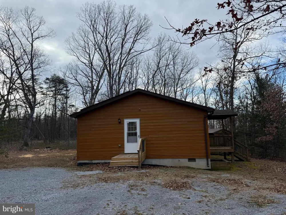 722 OAK HILL ROAD Berkeley Springs, WV 25411