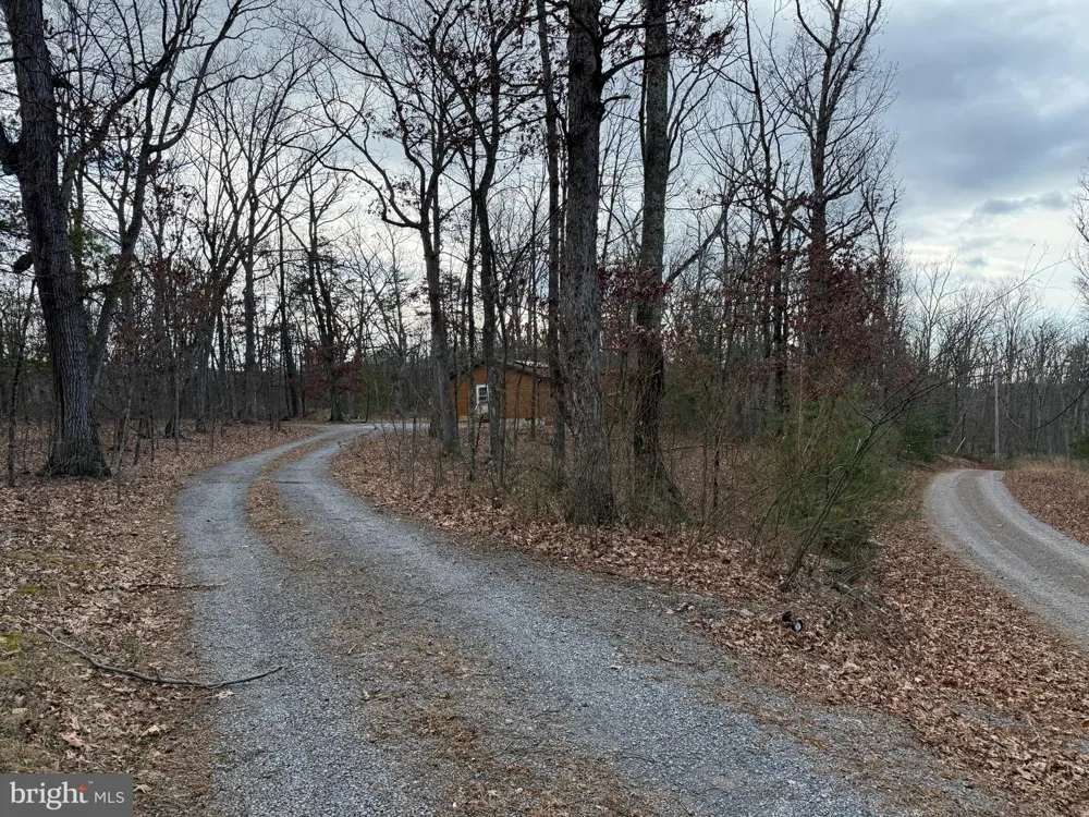 722 OAK HILL ROAD Berkeley Springs, WV 25411